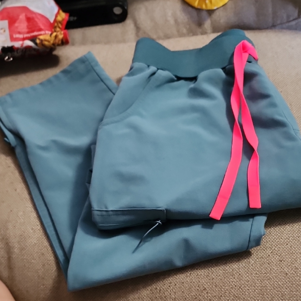 Figs Bottoms In Hydrogreen